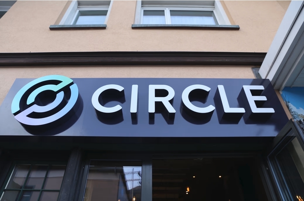 Circle掌门预测稳定币快要迎来“iPhone时刻” 股价再创新高