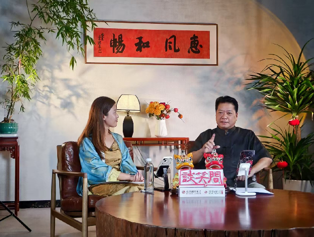 高原作客凤凰直播间，讲述佛山咏春文化。