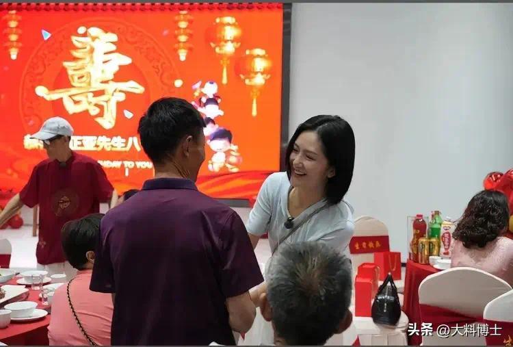 谢娜火辣旧照曝光__谢娜生日张杰送玫瑰