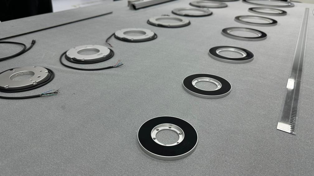 这是重庆通用技术集团国测时栅科技有限公司研发的圆时栅。新华社记者李晓婷 摄