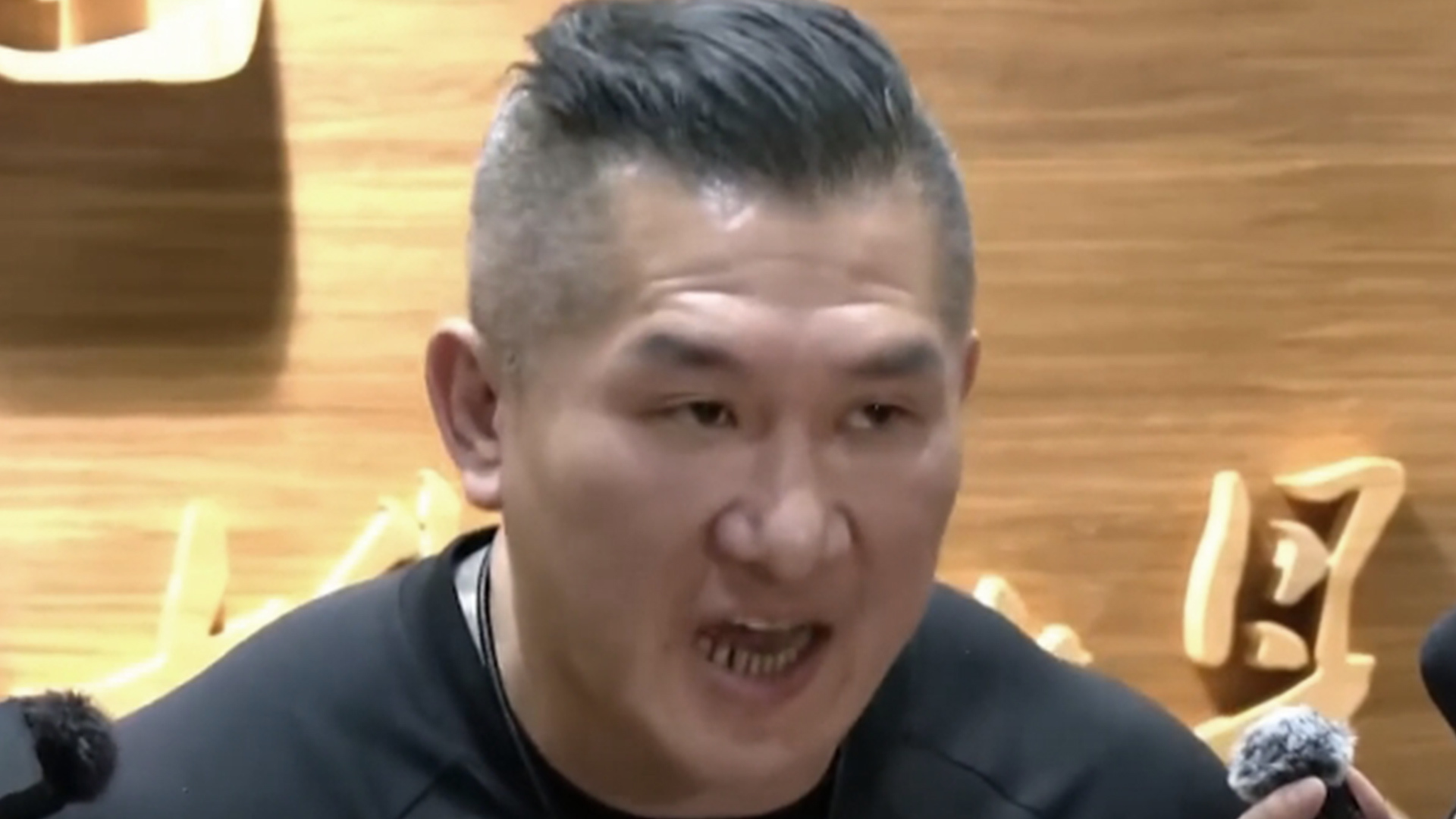“民进党就是个骗子！”台湾网红“馆长”回台，呼吁大家亲自前往大陆旅游，戳破民进党的谎言