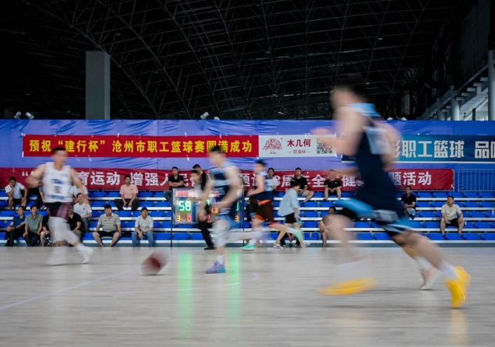 【组图】河北沧州：职工篮球赛，拼搏展风采