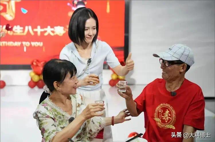 _谢娜生日张杰送玫瑰_谢娜火辣旧照曝光