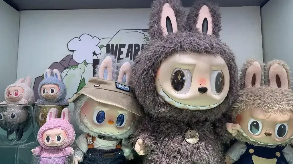 LABUBU风靡全球，英国人为抢它大打出手，潮玩的商业模式能否复制？
