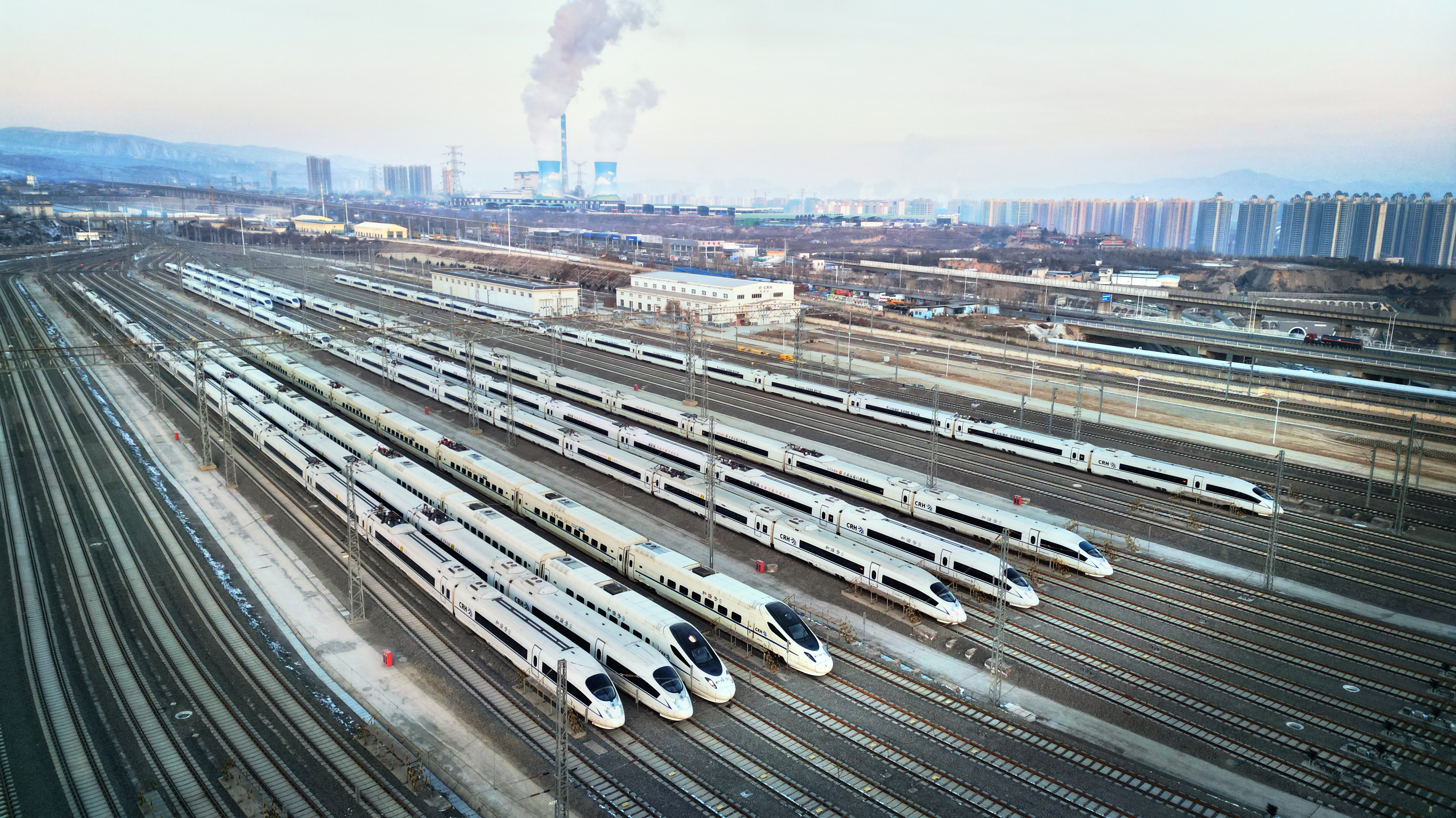 兰州西站停靠的动车组列车