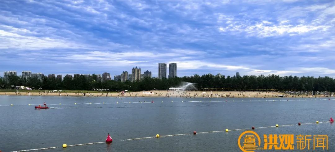 赣江“两滩七湾”天然泳场正式开放 南昌市民：像在海边度假