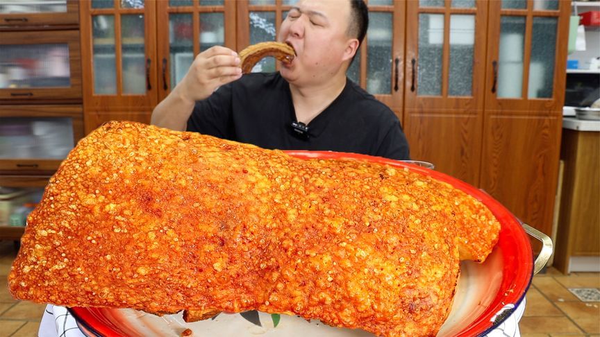 冰箱有块十斤的五花肉，做成脆皮五花，香脆可口，直冲天灵盖