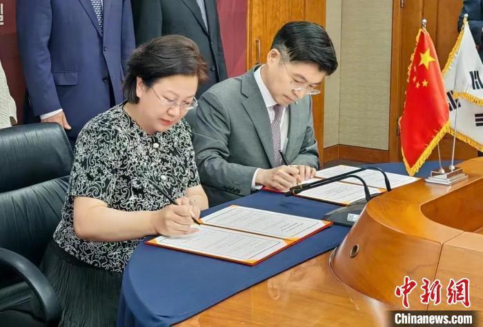 延边企业与韩国采购商签订协议。　金光哲 摄