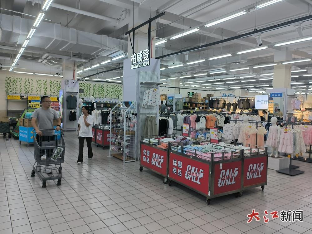 不少消费者正在采购