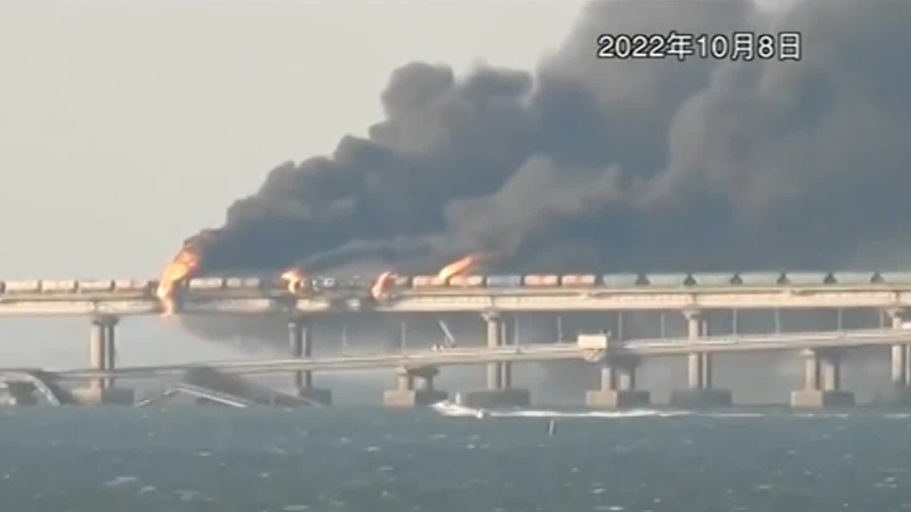 克里米亚大桥老被乌军盯上，成为俄乌冲突是否螺旋升级的“风暴眼”？