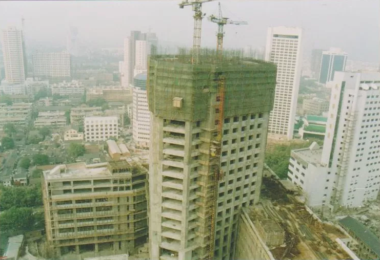 建设中的金鹰国际
