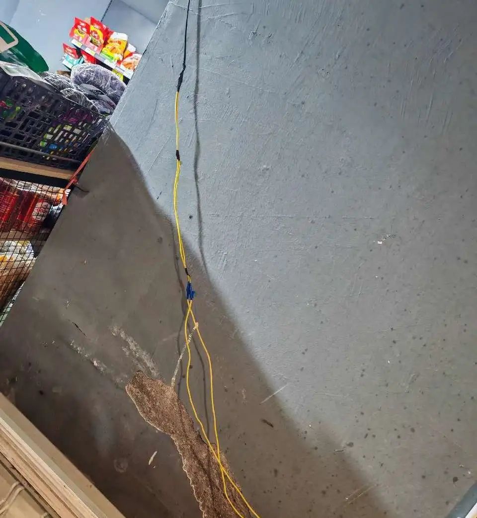 ▲电气线路未套管保护