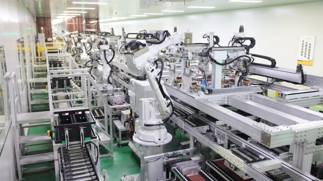图为孚能科技智能化生产线。潘萍摄