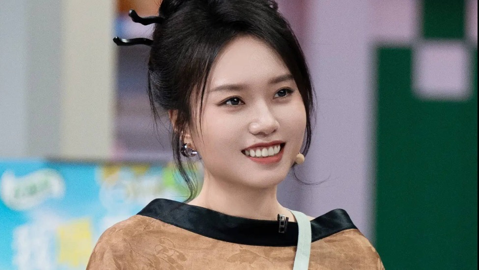 李雪琴回应法院见，谢田飞质疑：为何反诉泄密而非诽谤？封面图