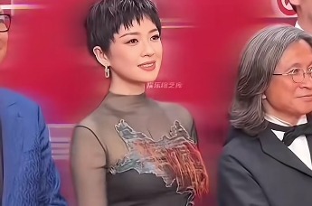 章子怡告别标志性的长发，全新短发亮相，造型转变让人眼前一亮！