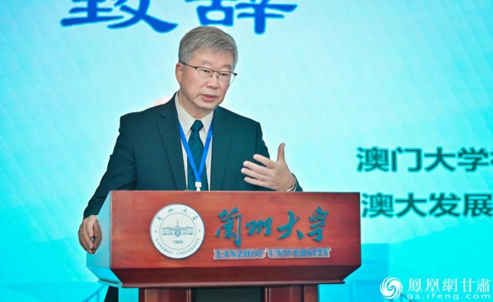 澳门大学社会科学学院院长胡伟星表示，数智时代公共管理的重心正从管理向服务转变。