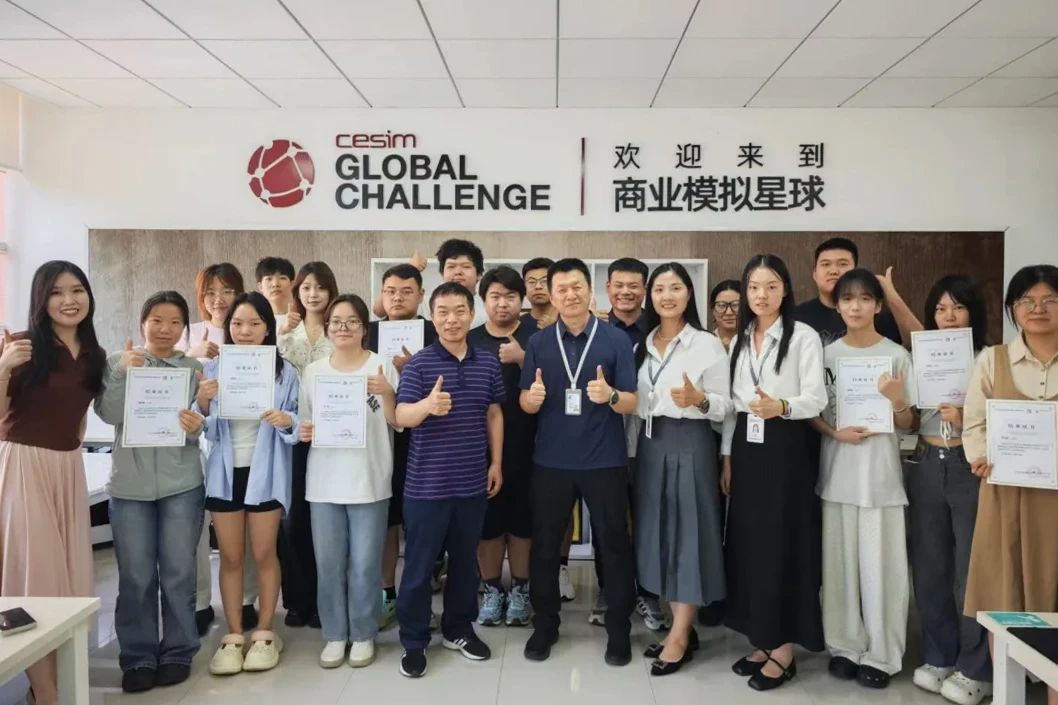 2025年“即刻职达”定制班圆满收官