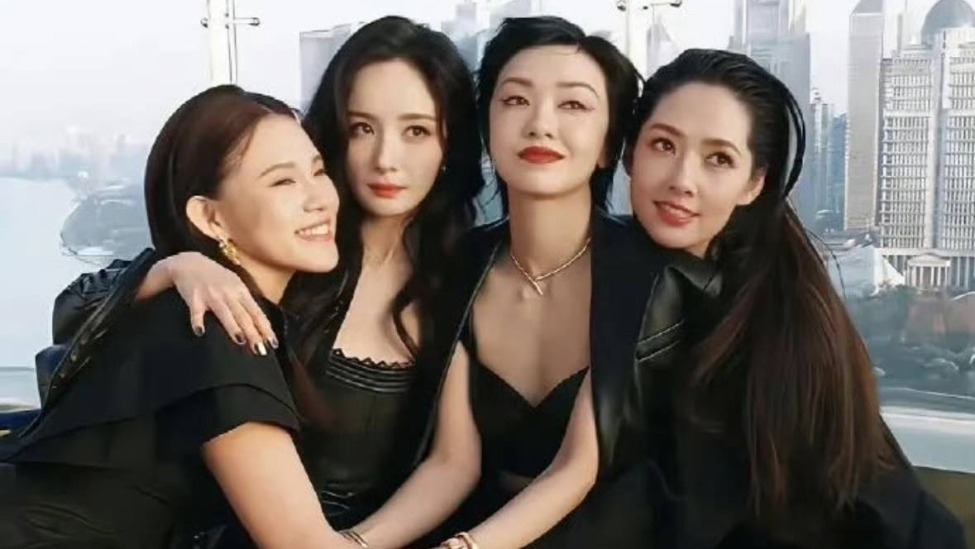 杨幂狂晒小糯米，谢依霖“真香”背后的秘密，揭秘她们的育儿真相封面图