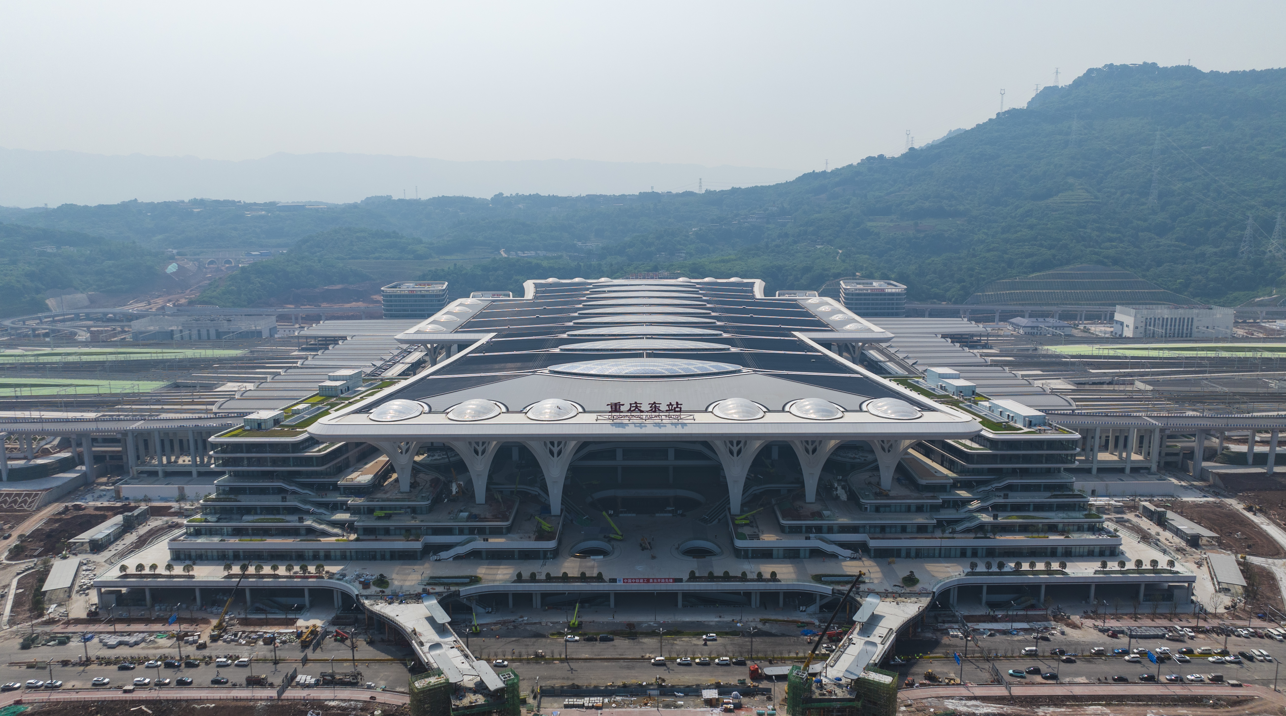 2025年5月21日，气势磅礴的重庆东站。记者 齐岚森 摄
