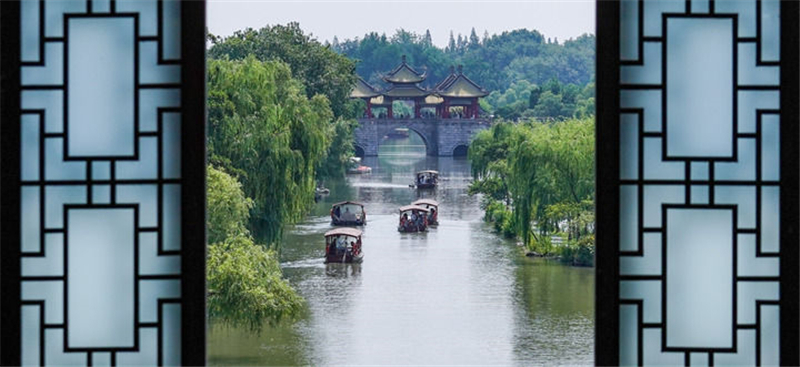 这是2023年6月15日拍摄的扬州瘦西湖风景区（6月15日摄）。新华社记者李博摄