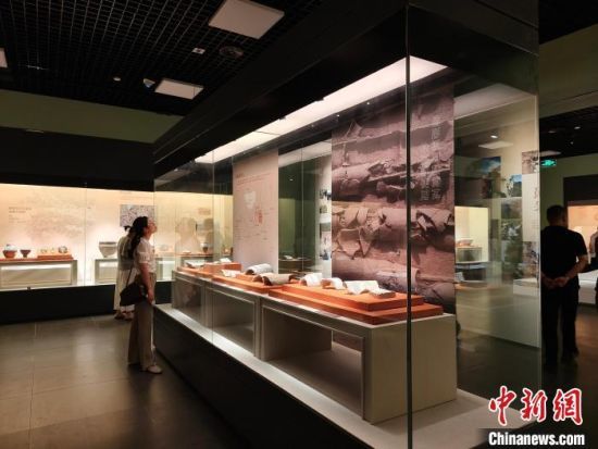 《大地如卷——宝鸡市第四次全国文物普查成果展》14日在宝鸡青铜器博物院启幕。宝鸡市普查队供图