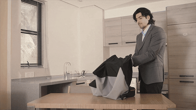 35英寸屏幕装入包中:Splay推出Splay Max便携显示器,仅重1.6kg