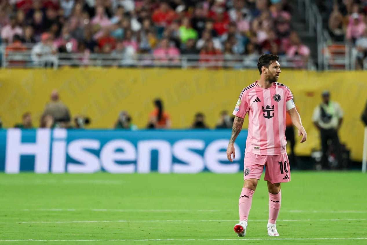 2025FIFA世俱杯开幕，海信100吋电视世界第一广告又“刷屏”