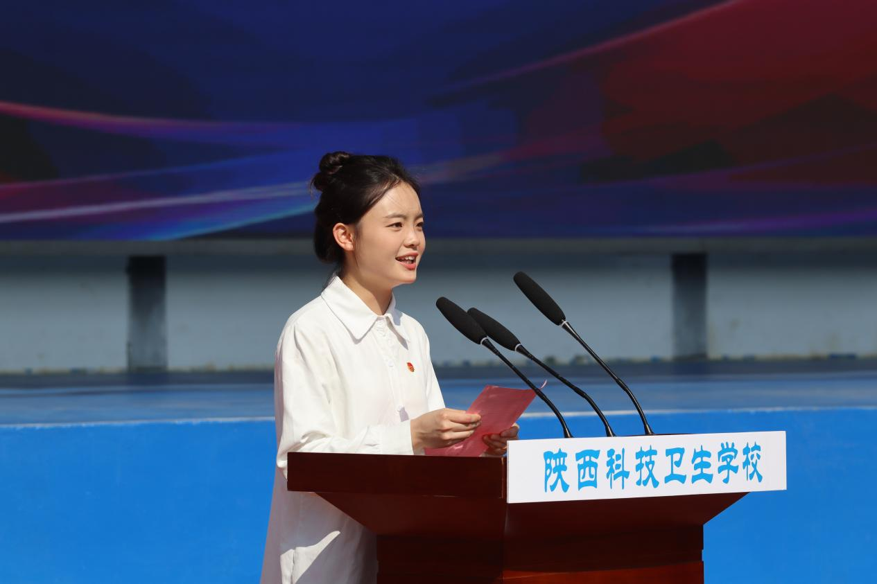 毕业生代表杨璐瑶