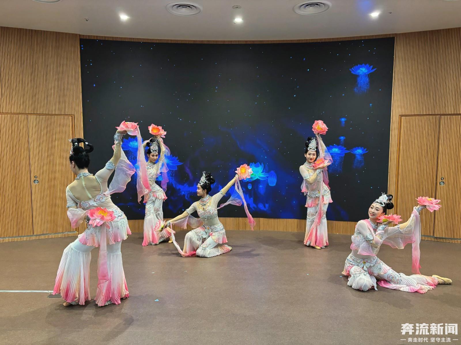 大阪世博会甘肃开party　亮非“遗”般名片