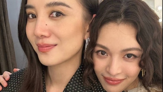 钟楚曦晒“近期幕后记录”！与陈可辛容祖儿同框笑出感染力封面图