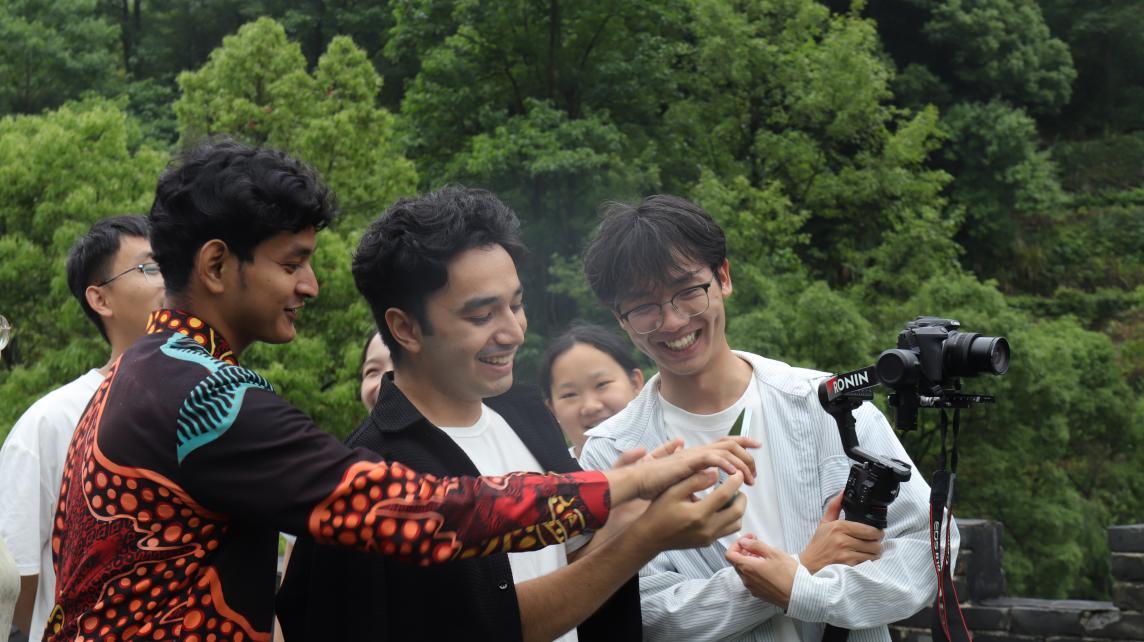 中外学生用镜头记录庐山之美