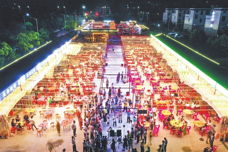 新干县：逛夜市、品美食 感受夜经济魅力（图）