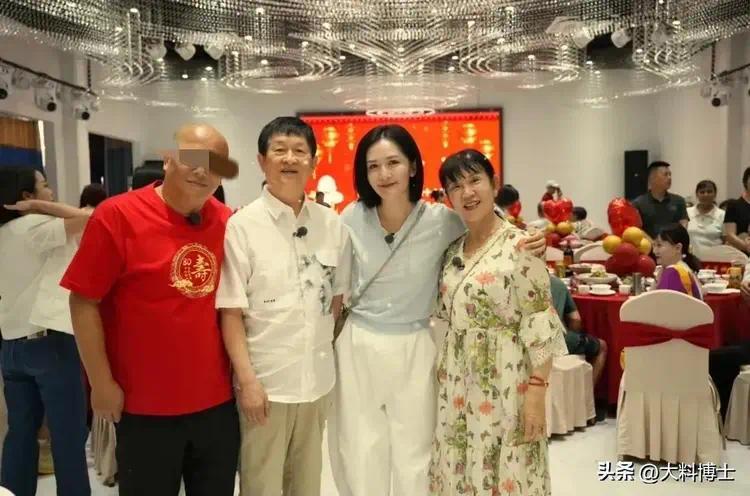 谢娜生日张杰送玫瑰_谢娜火辣旧照曝光_