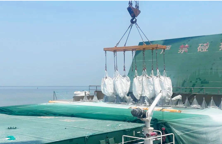 山东港口滨州港创新氧化铝装船作业模式