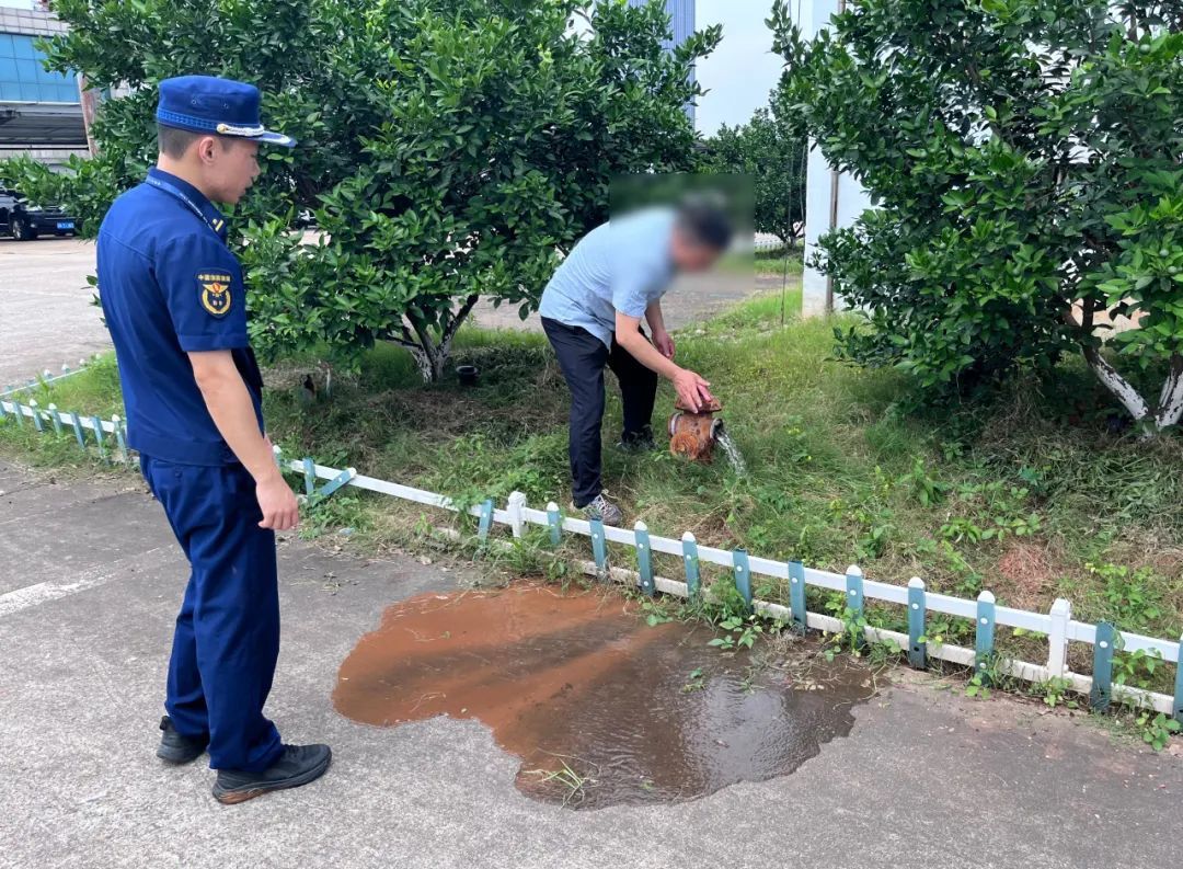 ▲室外消火栓压力不足、锈死，无法使用