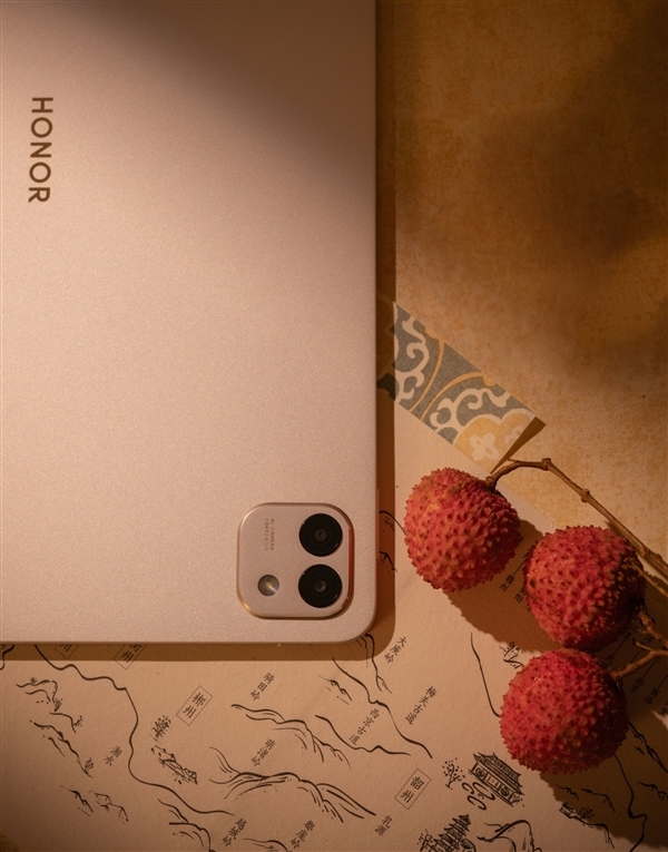 荣耀MagicPad 3真机首秀!13.3英寸屏 超薄机身塞下业界最大电池