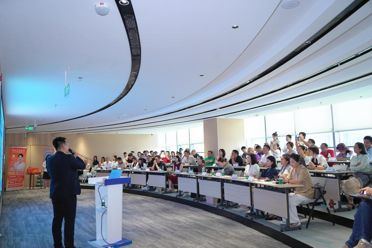 红领扬帆 链动全球：2025 海南自贸港创投大会暨企业出海项目路演圆满收官