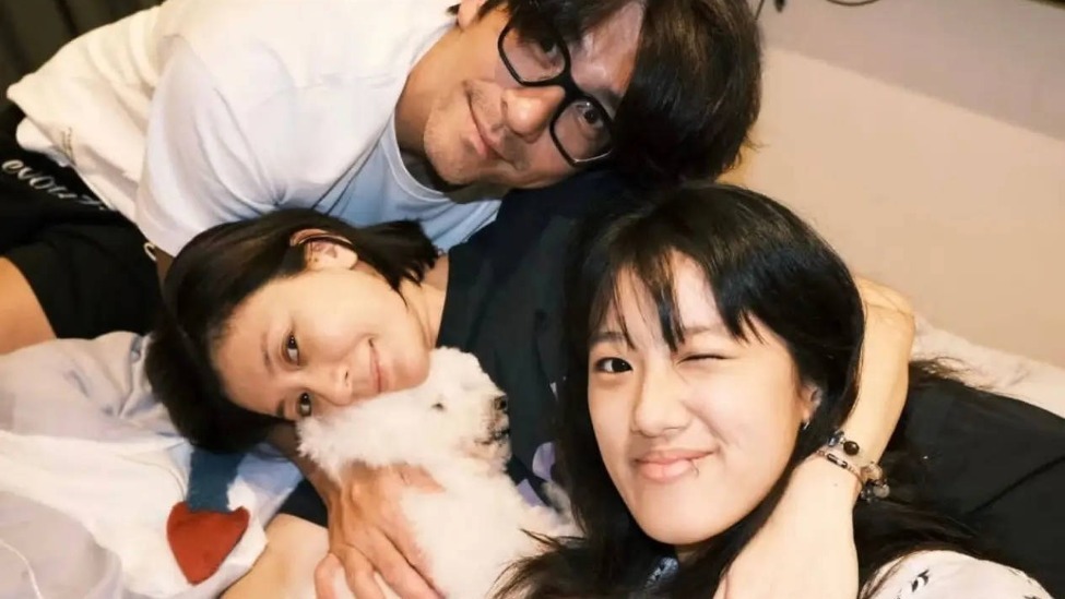 贾静雯晒家人合照庆祝梧桐妹20岁：宝贝Angel，你从1迈入2字头咯封面图