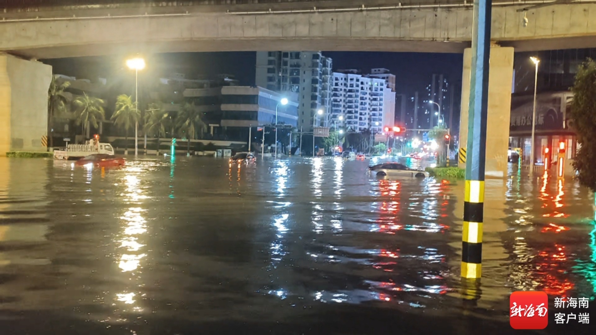 海口龙华区坡巷路积水情况。