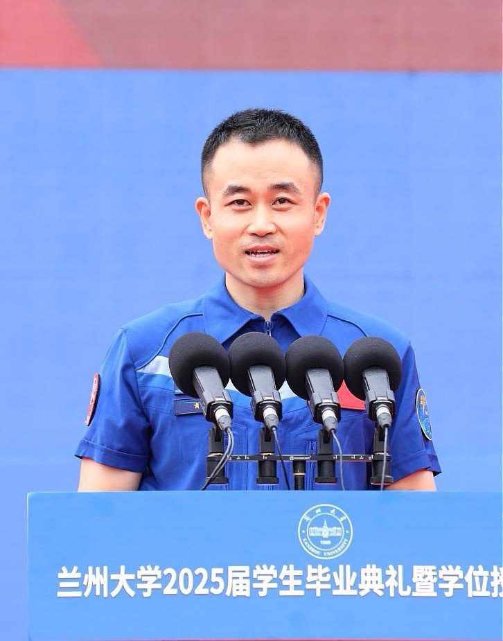 雄航天员唐胜杰勉励毕业学子：成为最“攒劲”的兰大人