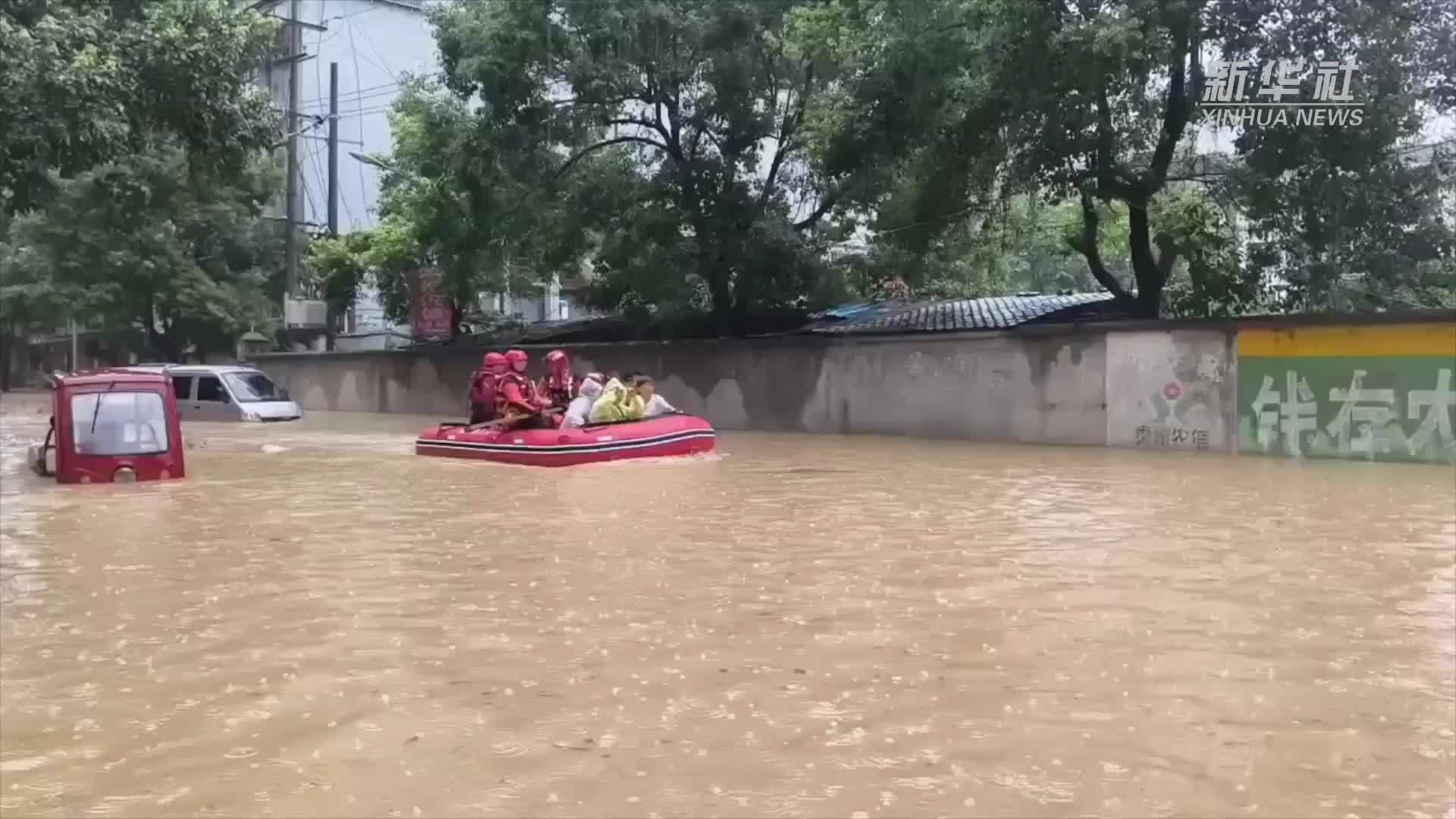 贵州榕江防汛应急响应提升至Ⅱ级 消防连夜转移被困群众