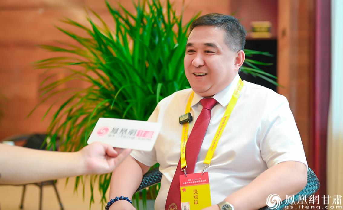 香港中国商会理事会副会长钟付全说,公祭伏羲是海内外中华儿女大融合的盛典。