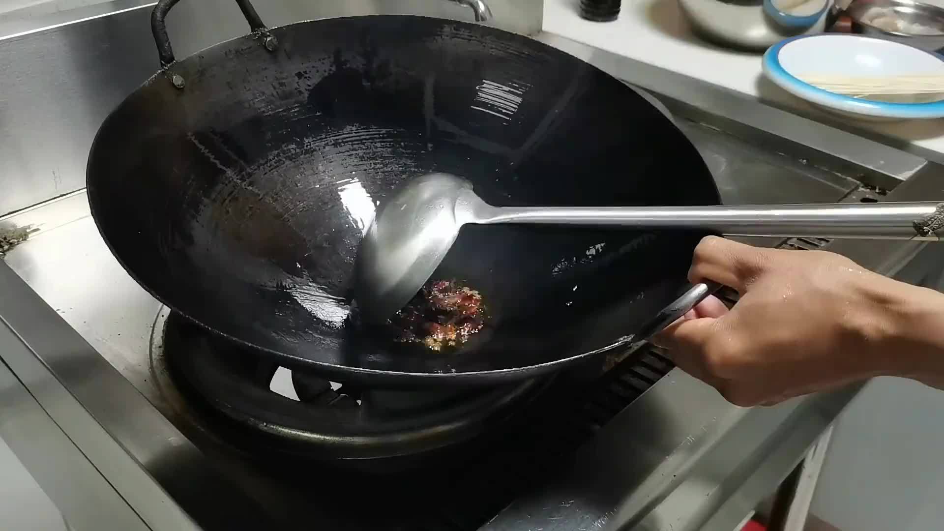 52岁老师傅土豆丝做得一绝，就连酒店18000厨师长也向他学习
