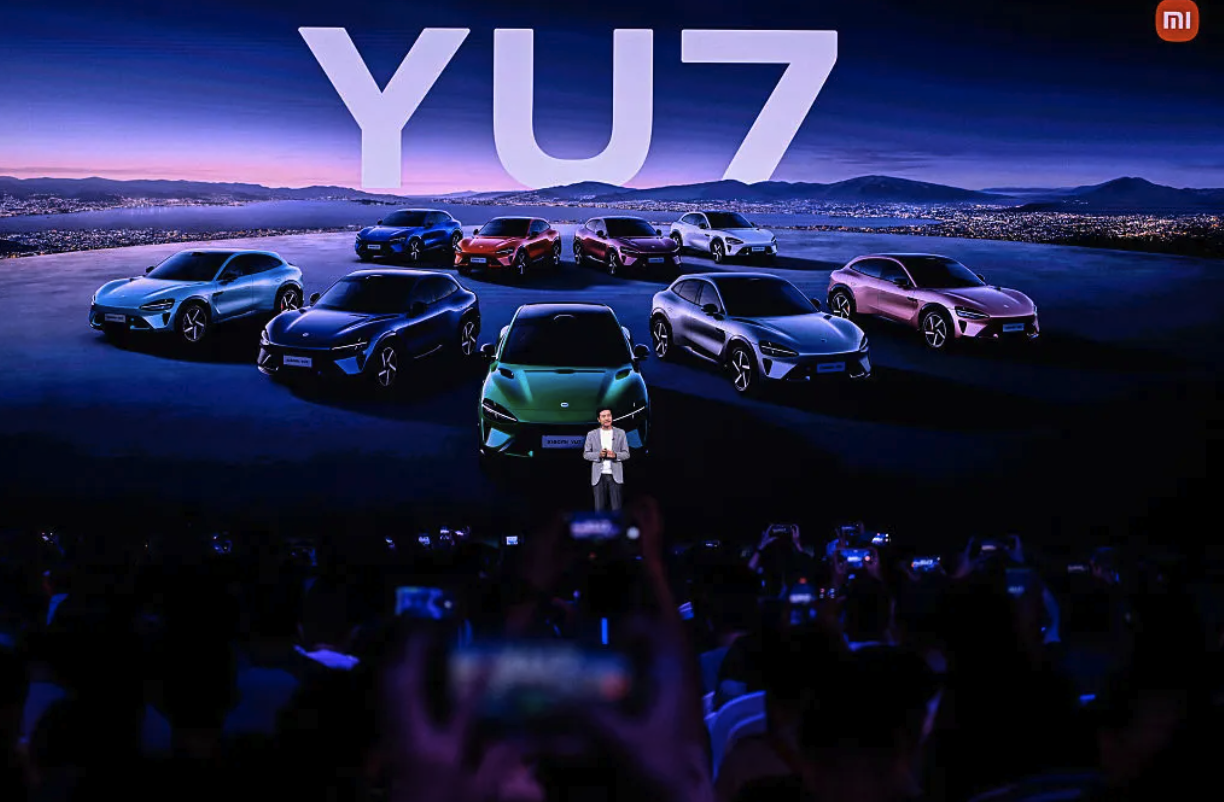 雷军发布YU7