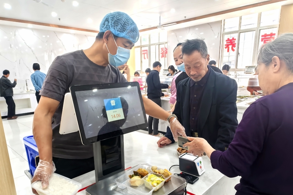 “智慧食堂”目前已涵蓋政府機關、企事業單位、醫院、學校等多個應用場景，多維度融入民生衣食住行。