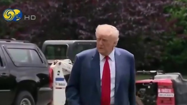 特朗普宣布中止与加拿大所有贸易谈判