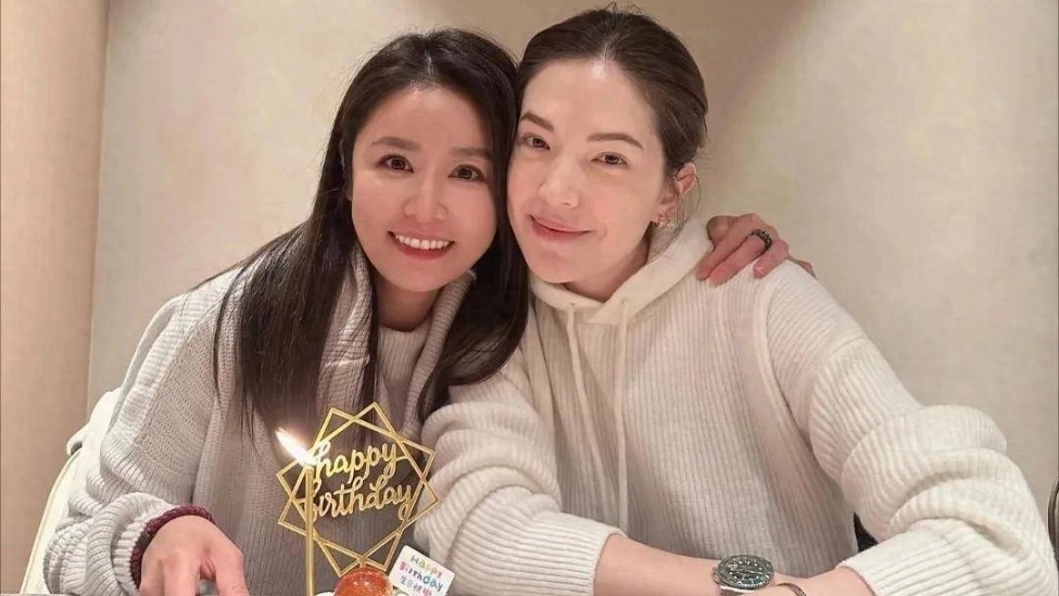 林心如许玮甯聚餐为朋友庆生，霍建华邱泽肩搭肩，两家人好养眼封面图