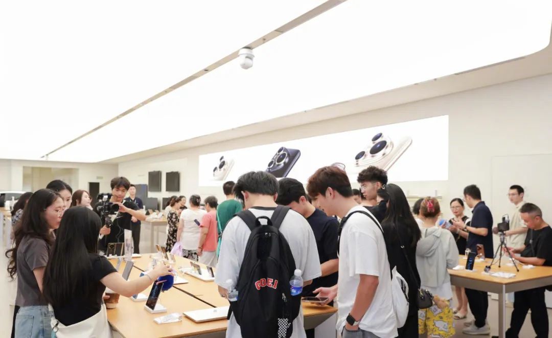 华为今天开售的新机,突然就卖爆了