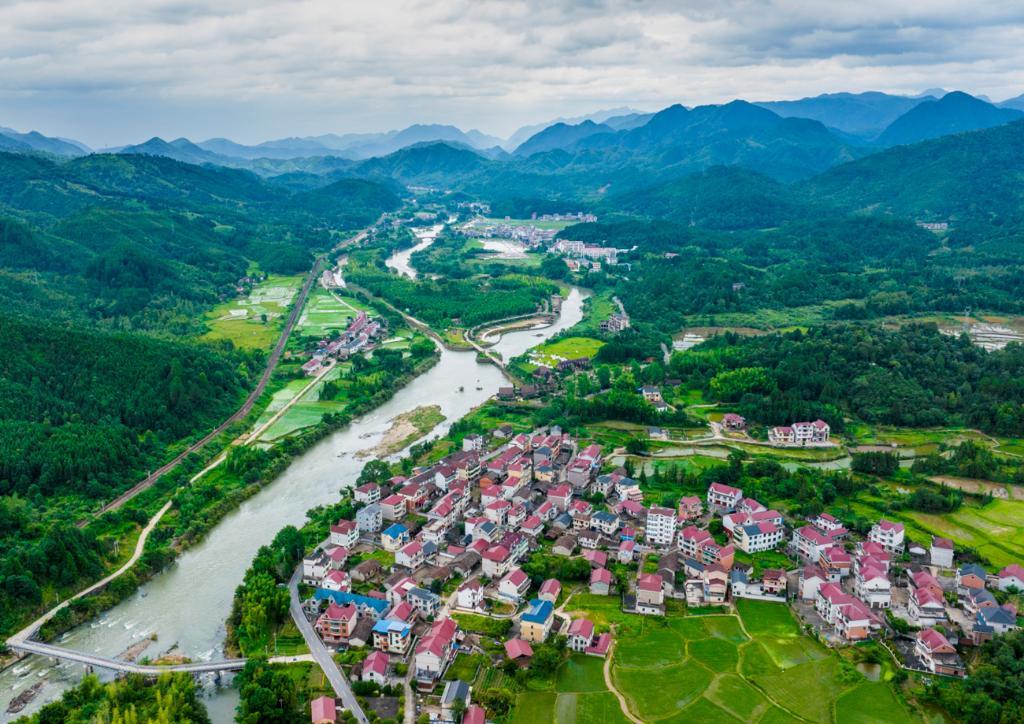 这是江西省抚州市资溪县马头山镇航拍图。新华社发