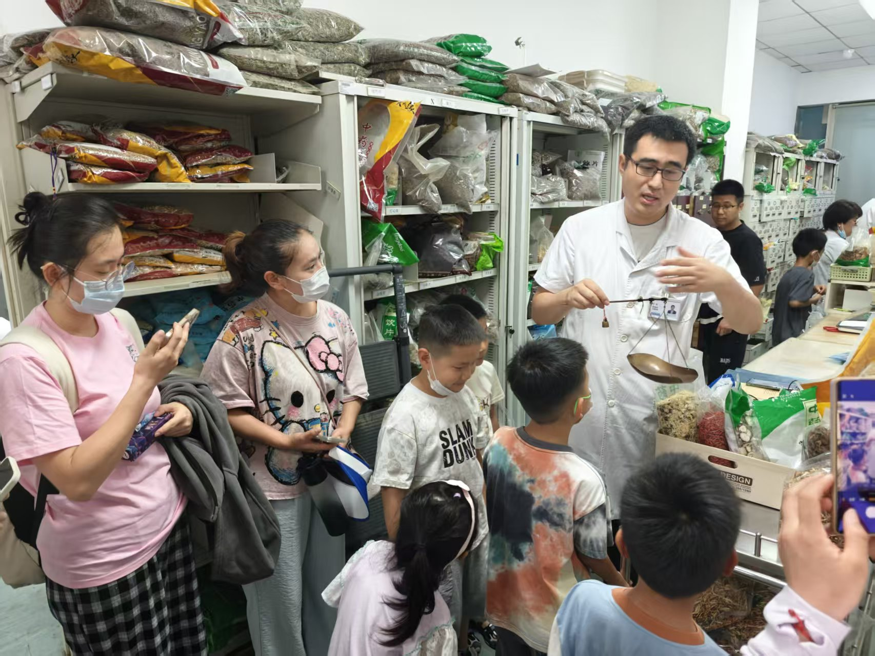 春苗成长“药”呵护——青岛市妇女儿童医院儿童安全用药科普教育基地实践研学之旅